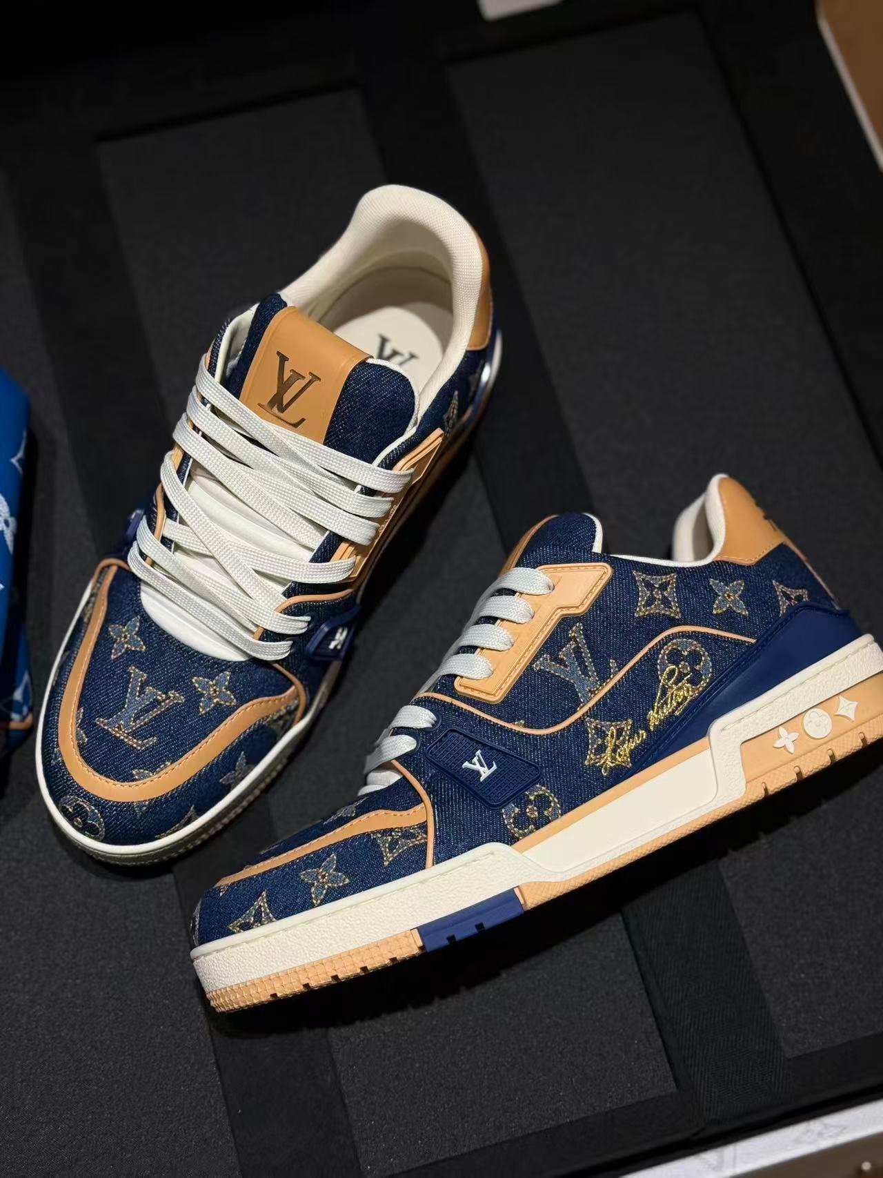 L X V TRAINER Sneakers
