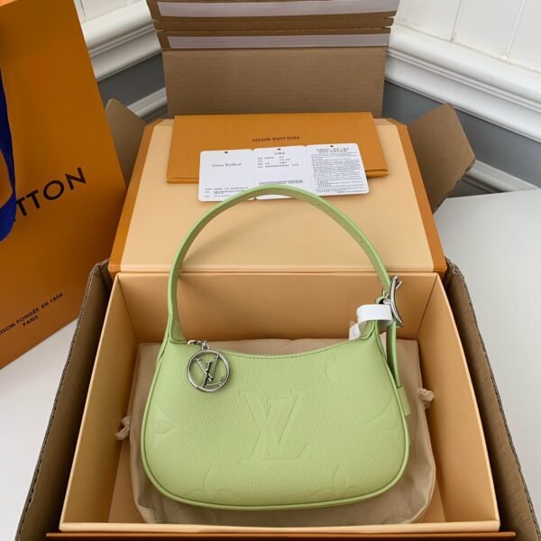L X V 23 MINI MOON  20.5*11*5cm