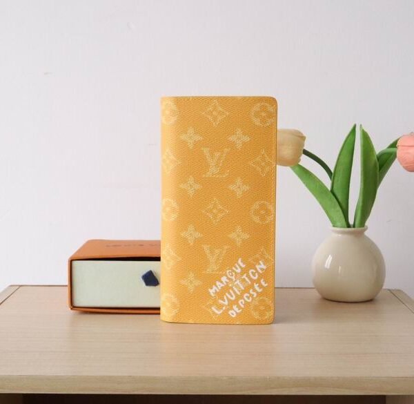 L X V Wallets