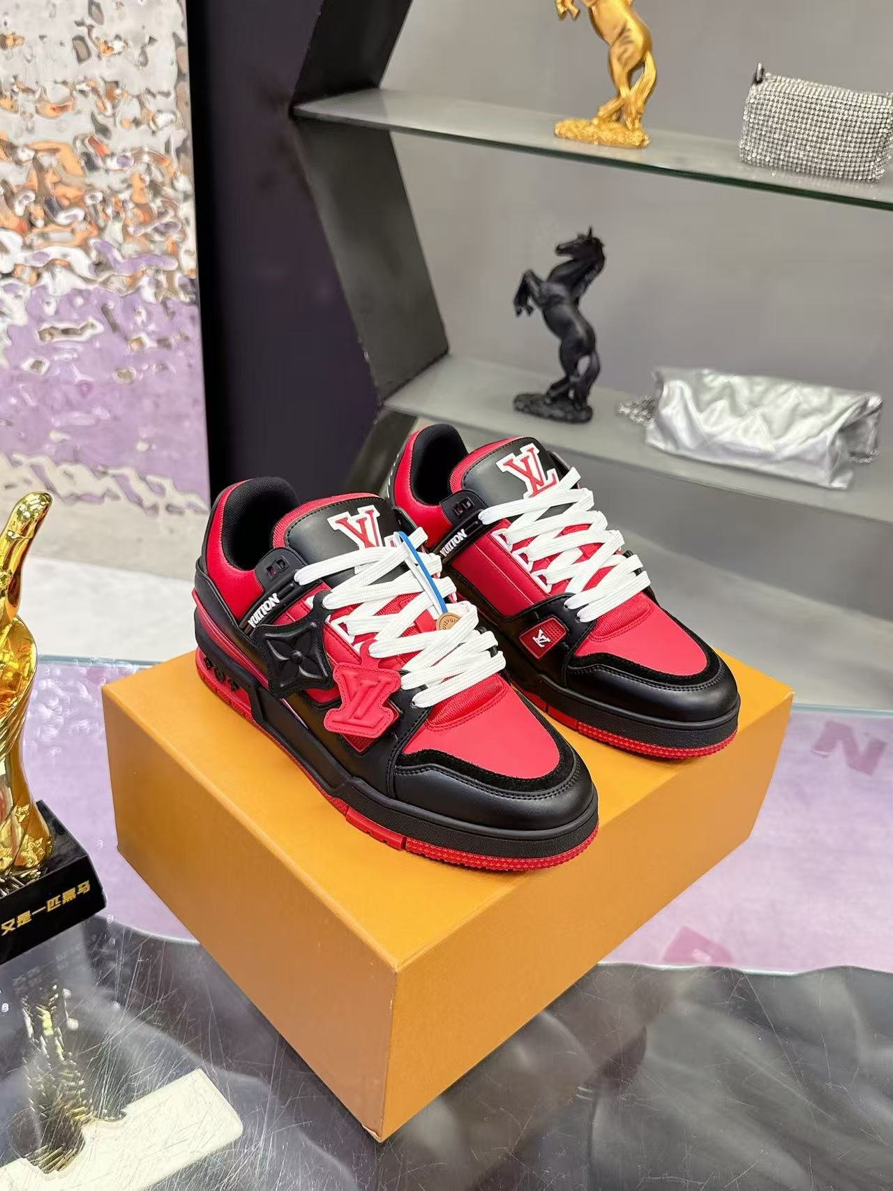 L X V TRAINER Sneakers