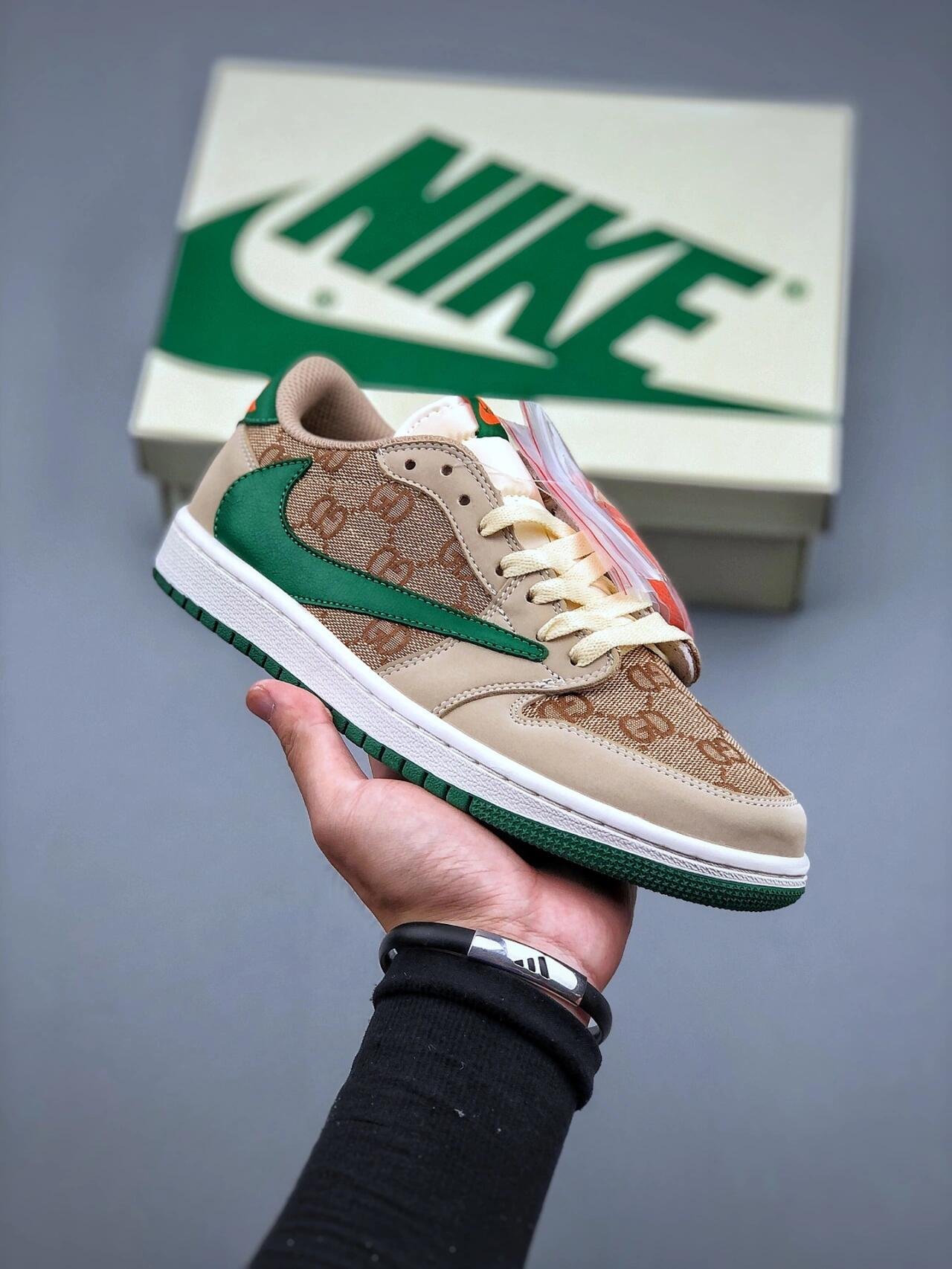 AJ1 x GUC Travis Scott "Reverse Mocha"