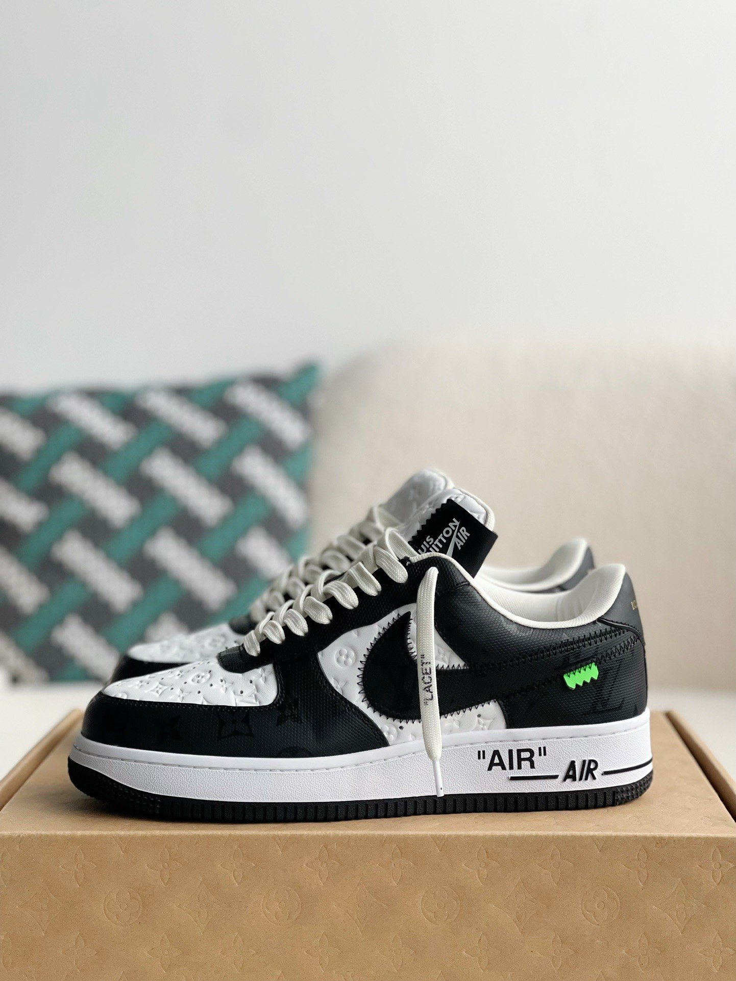 L X V X NK AIR FORCE 1 Sneaker