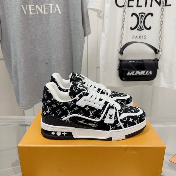 L X V TRAINER
