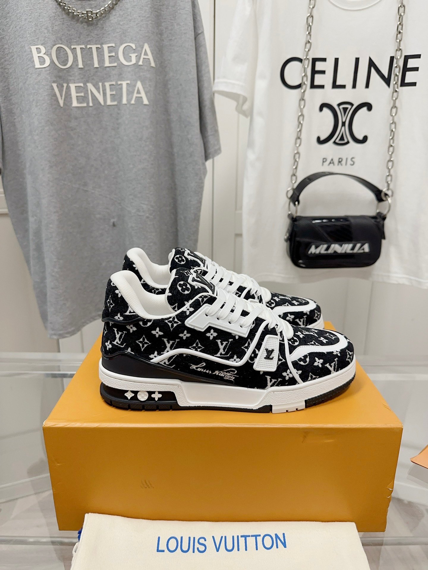 L X V TRAINER