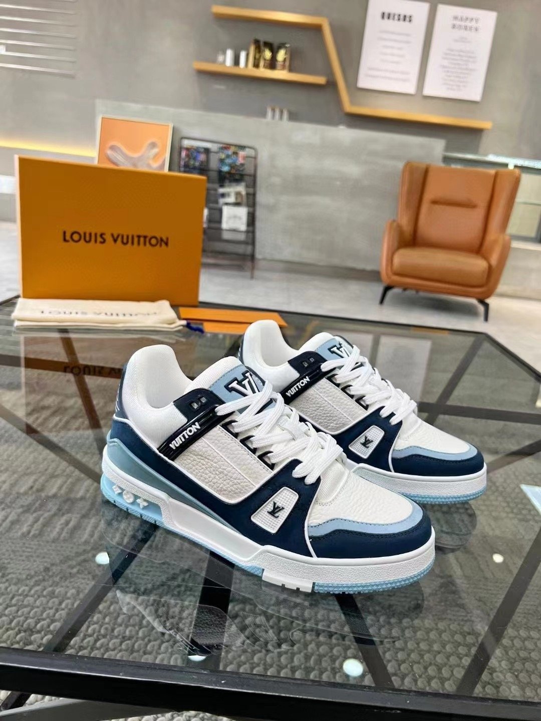 L X V TRAINER Sneakers