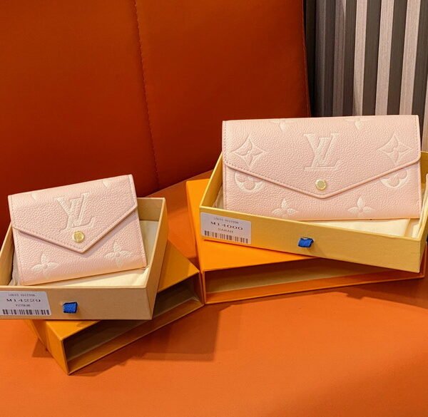 L X V Wallets（Multiple sizes）