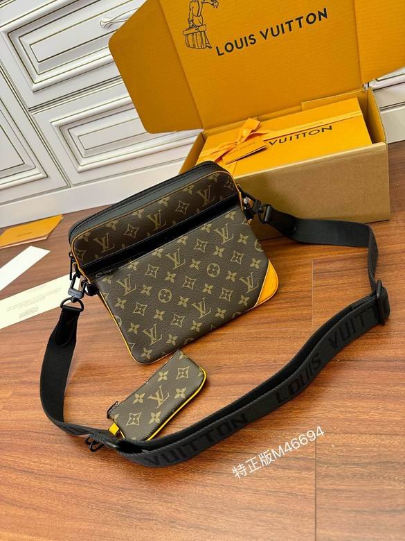 L X V  Messenger Bags Size：25*18.5*7cm