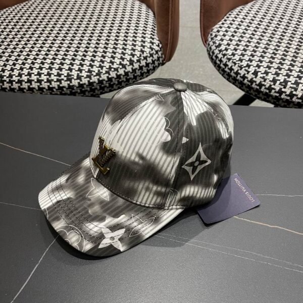 L X V Cap（Multiple colors）