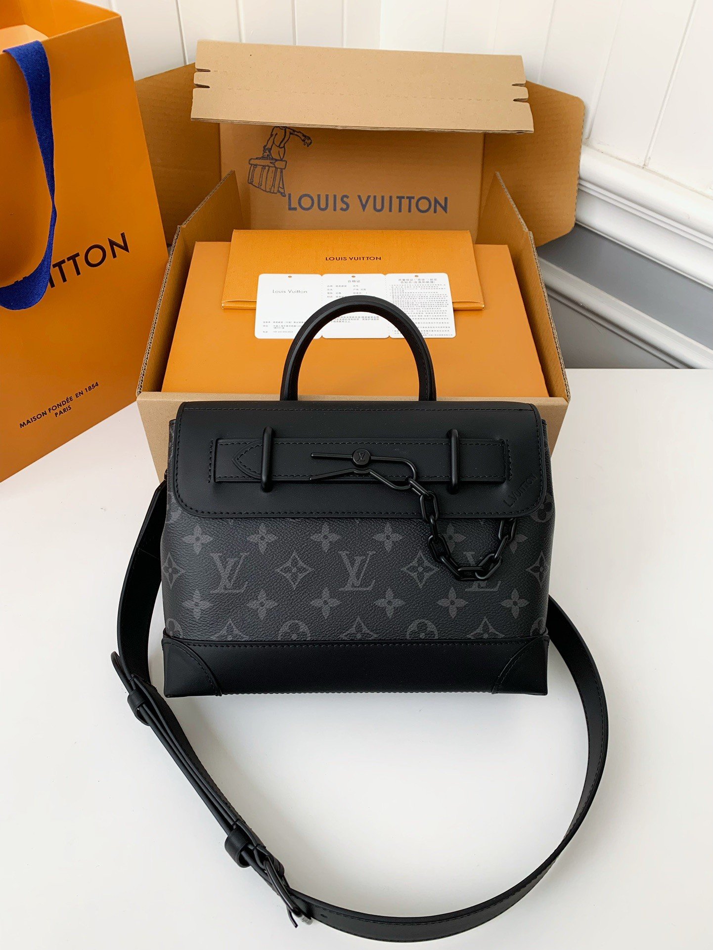 L X V's new Sac Plat Horizontal Zippé men's black flower briefcase M45165 Size: 31*39*8.5cm