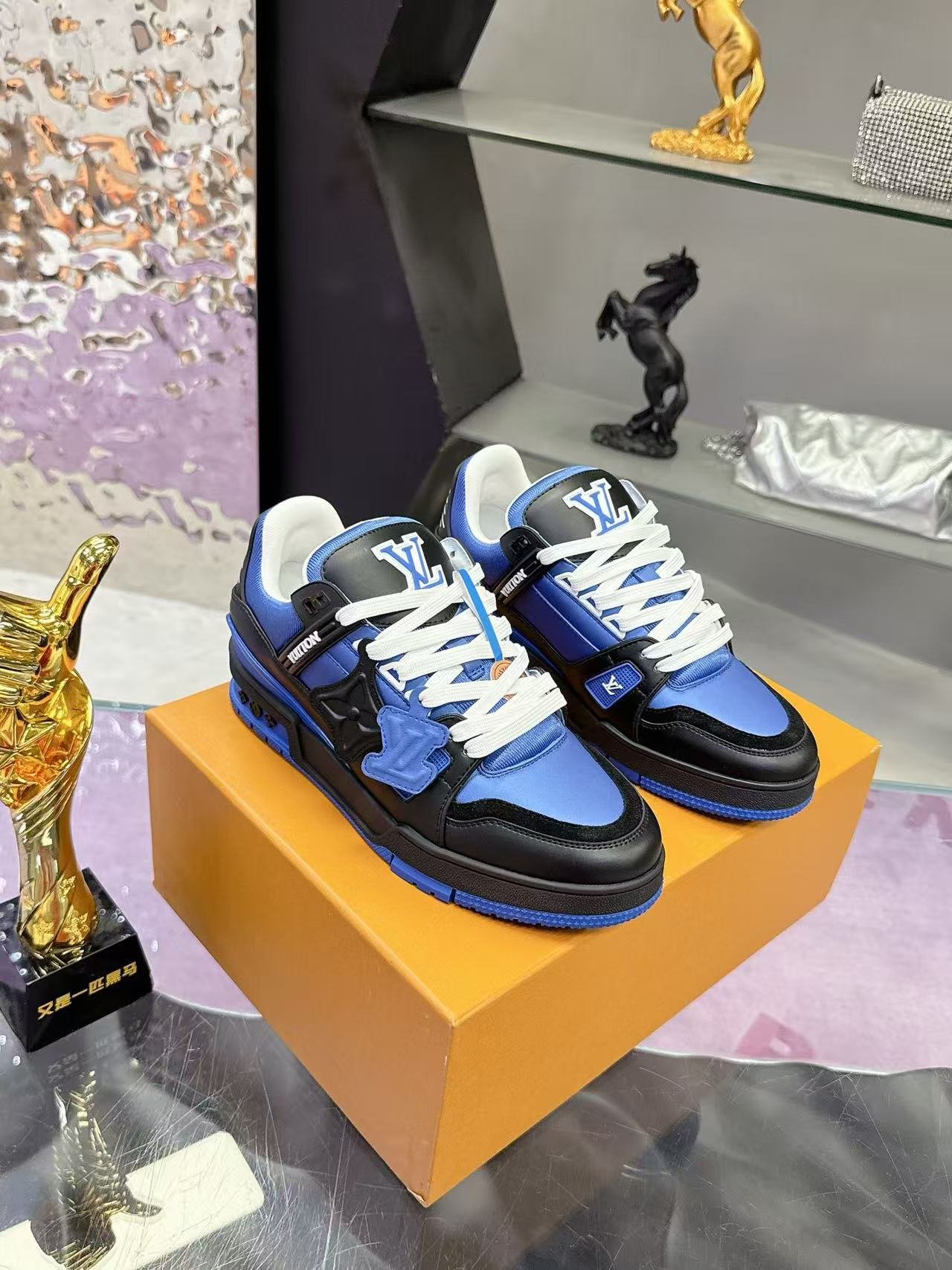 L X V TRAINER Sneakers