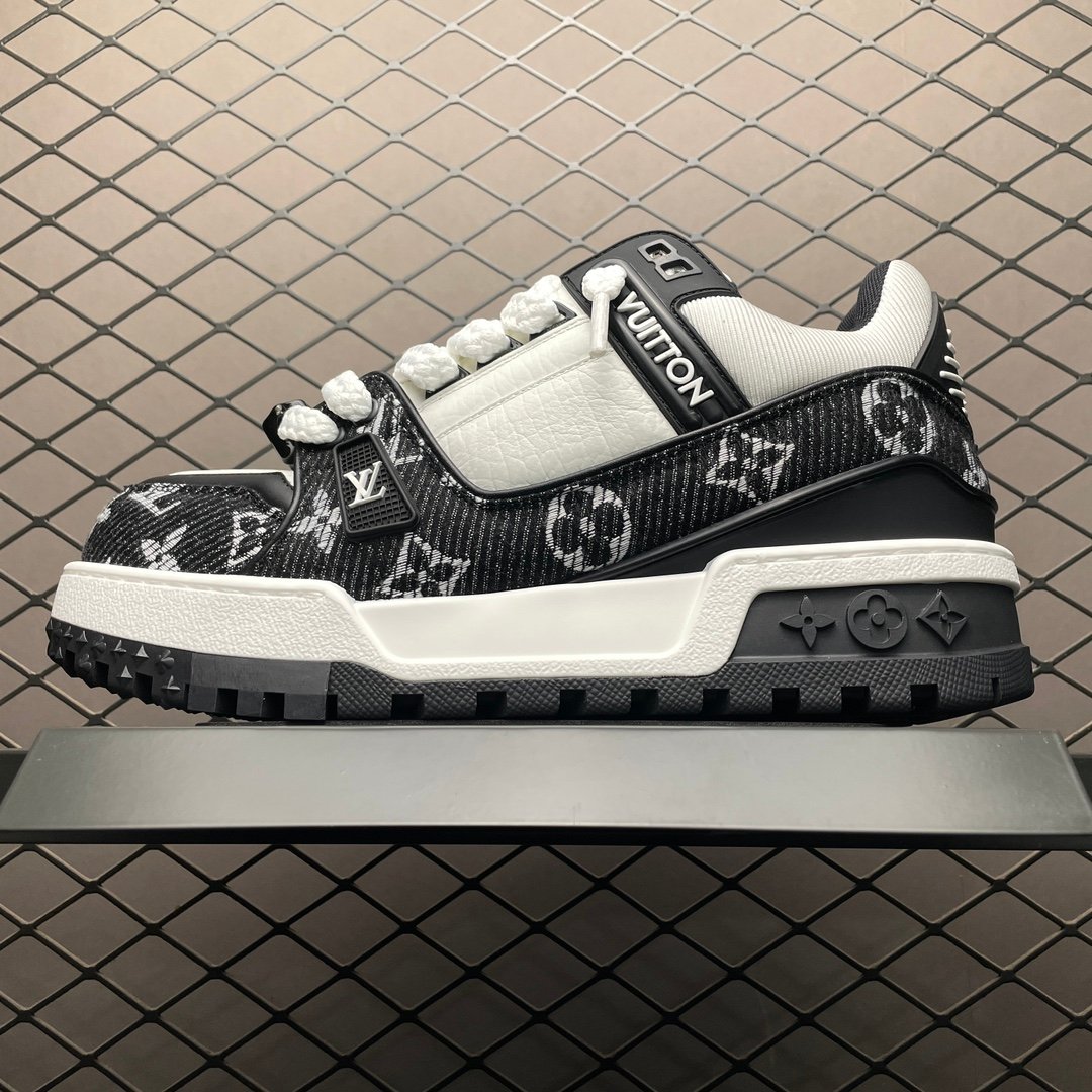 L X V  TRAINER Sneakers