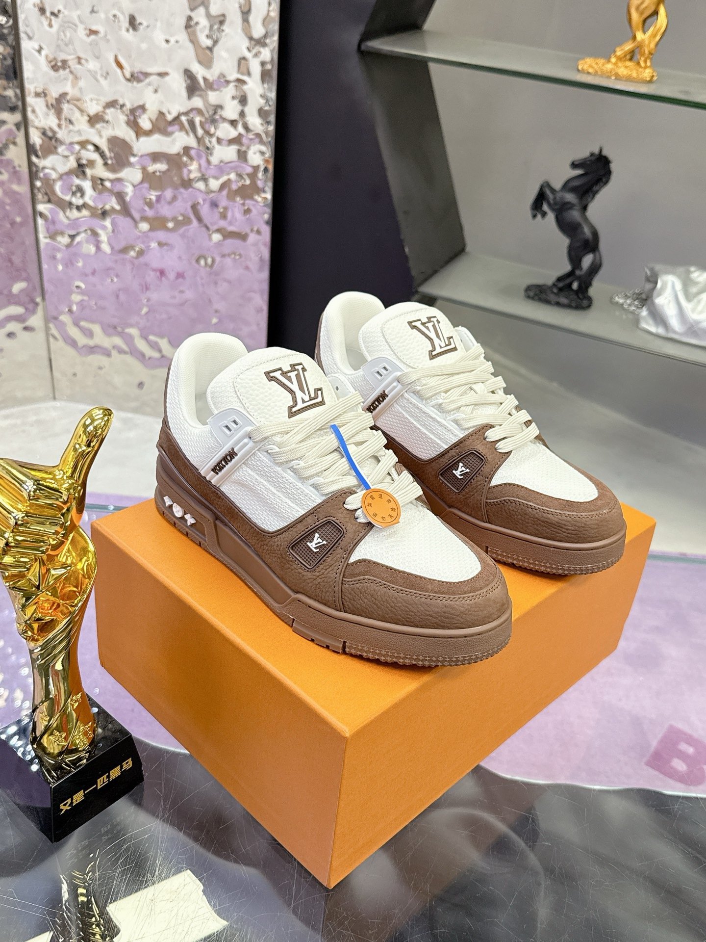 L X V SNEAKERS