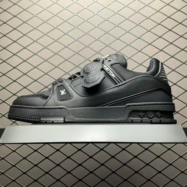 L X V RUNNER sneakers