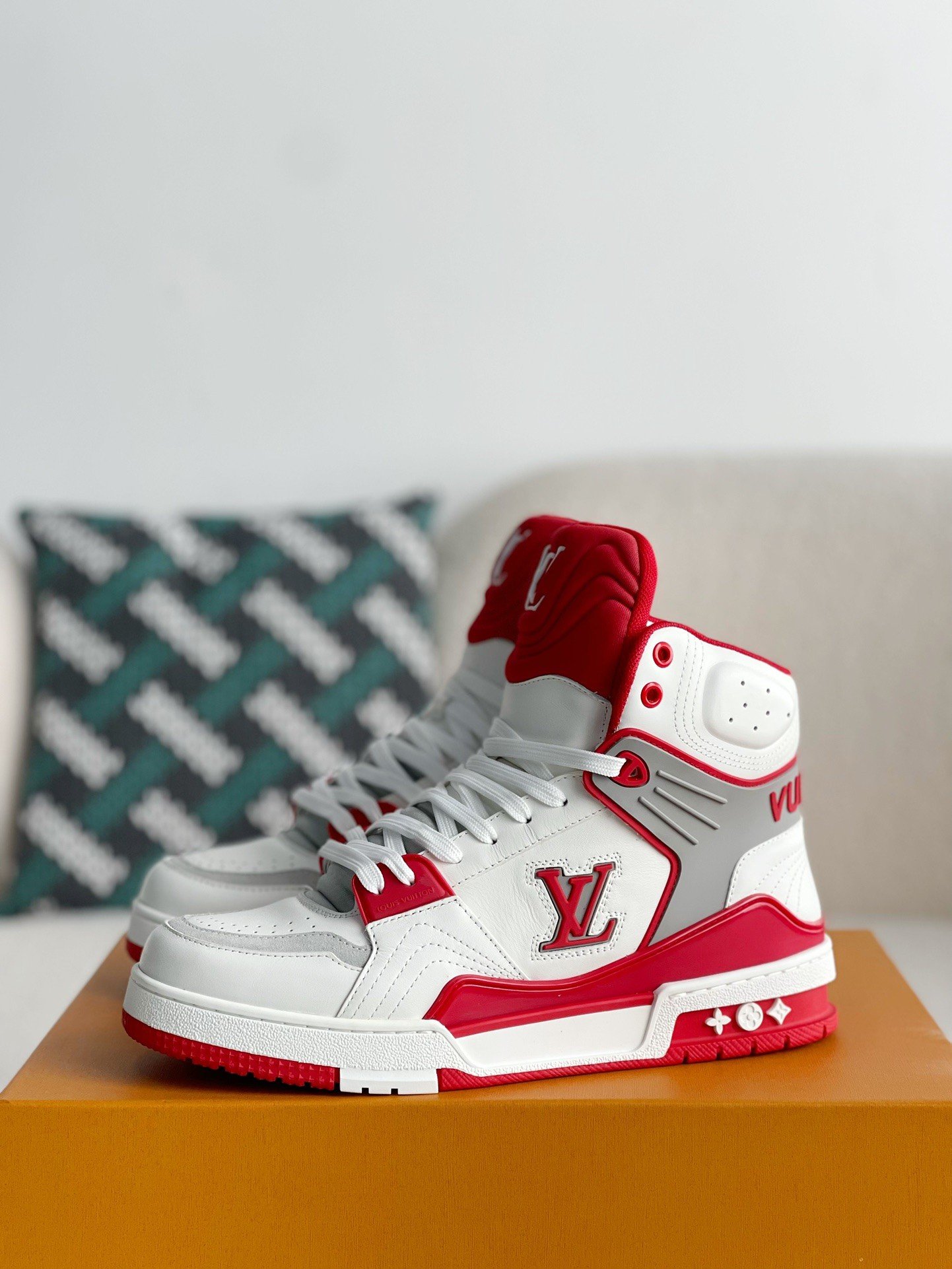 L X V TRAINER SNEAKERS