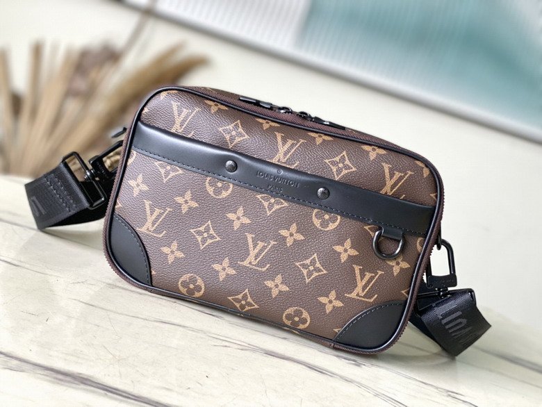 L X V  Messenger Bags 24x16x8cm