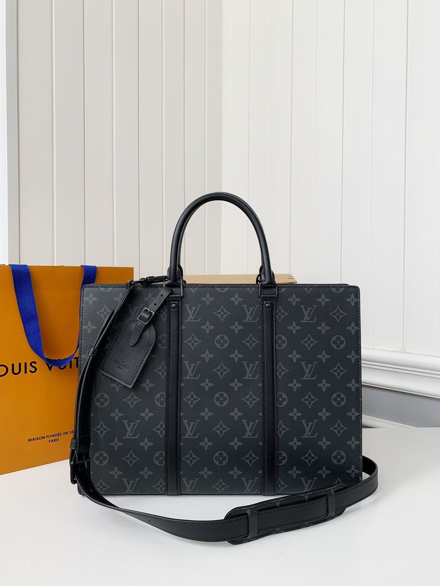 L X V's new Sac Plat Horizontal Zippé men's black flower briefcase M45165 Size: 31*39*8.5cm