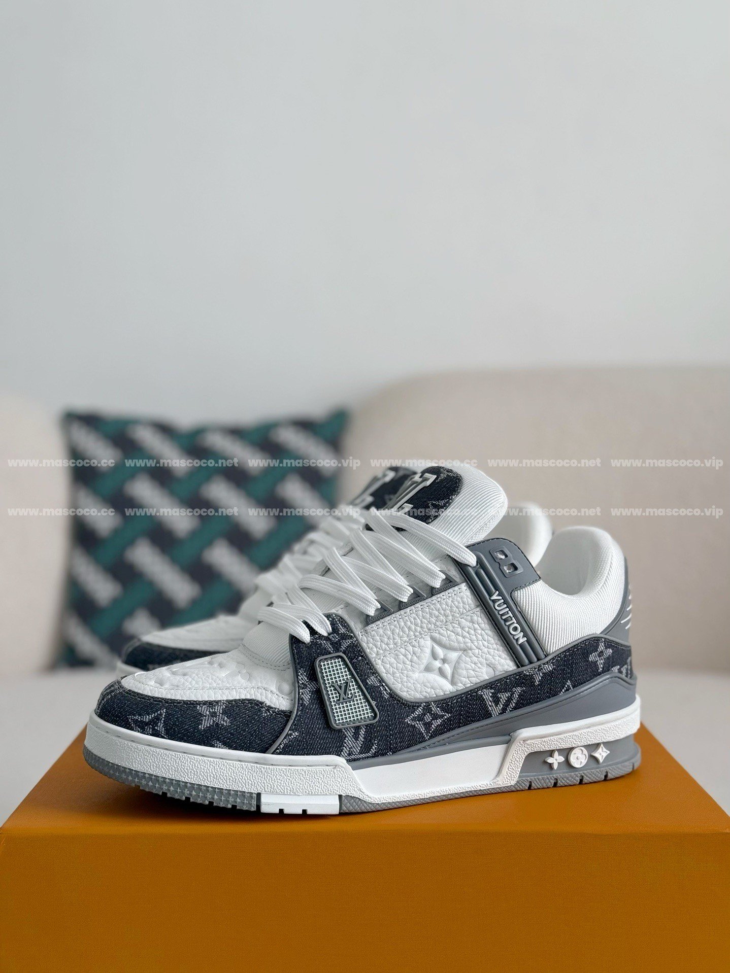 L X V TRAINERS SNEAKERS