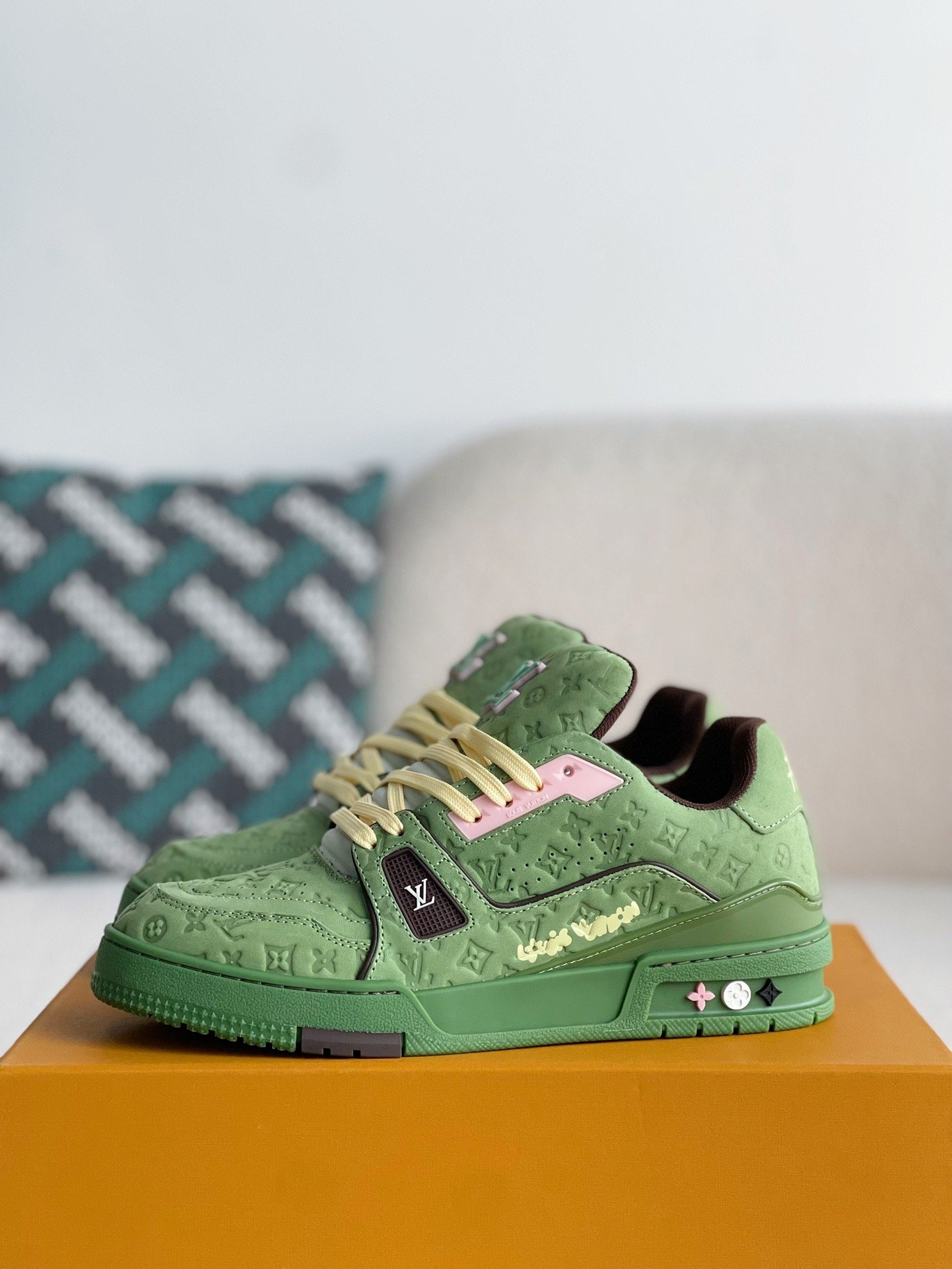 L X V SNEAKERS