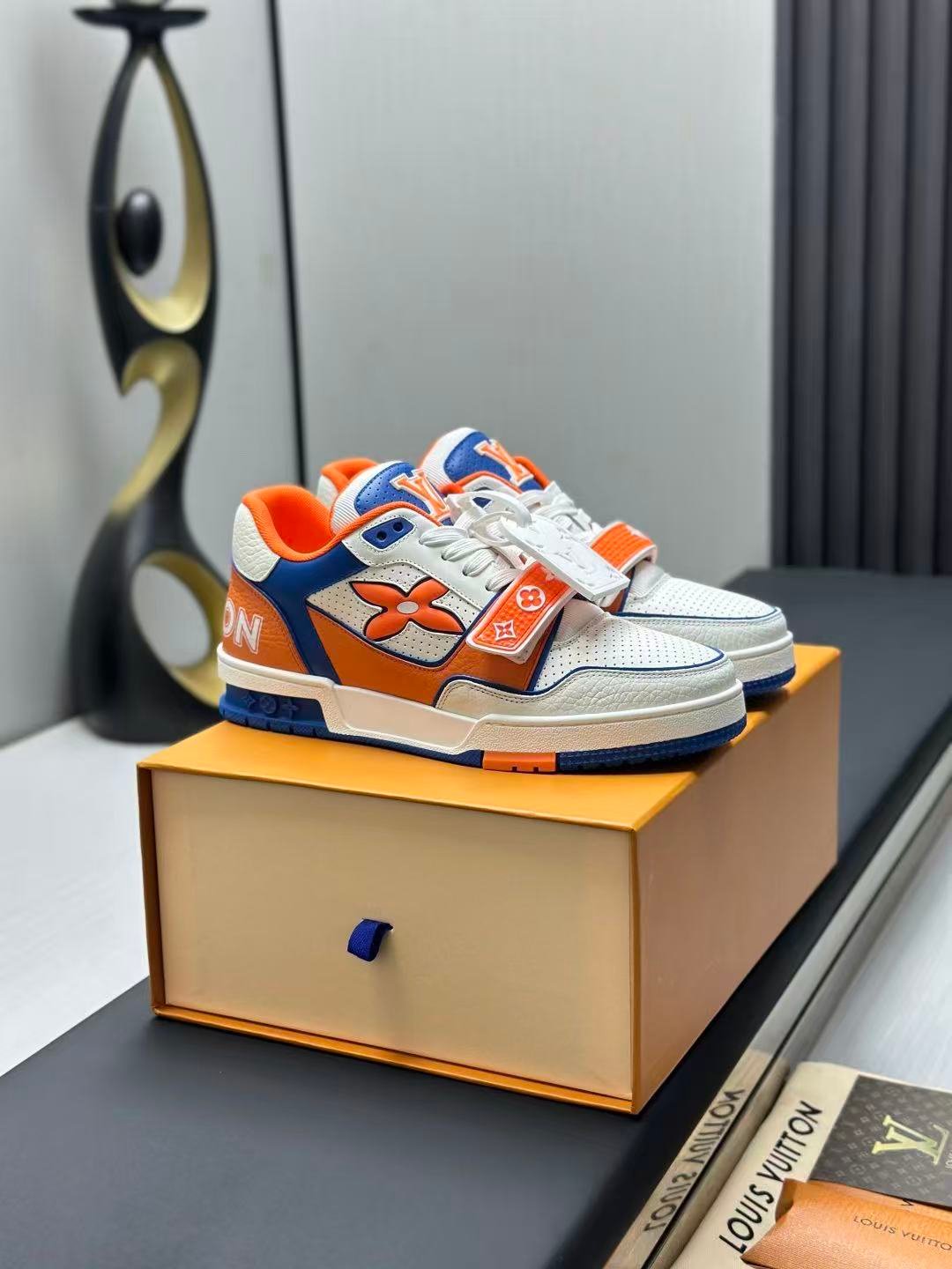 L X V TRAINER Sneakers （2025）