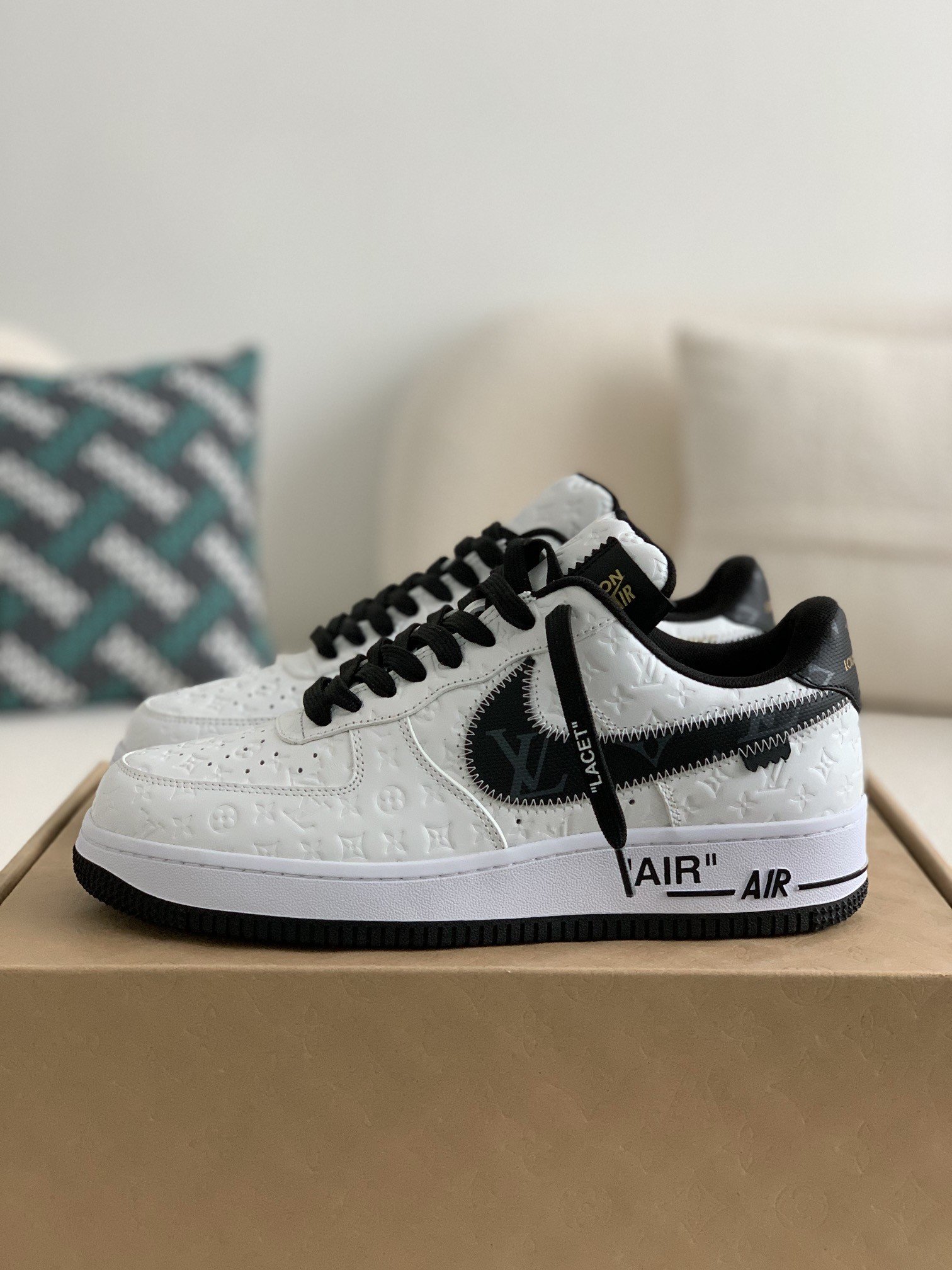 L X V X NK AIR FORCE 1 SNEAKER