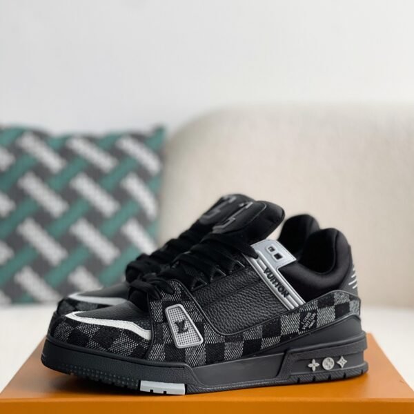 L X V SNEAKERS