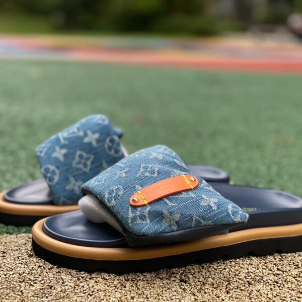 L X V SLIPPERS