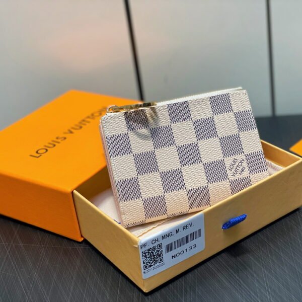 L X V Wallets