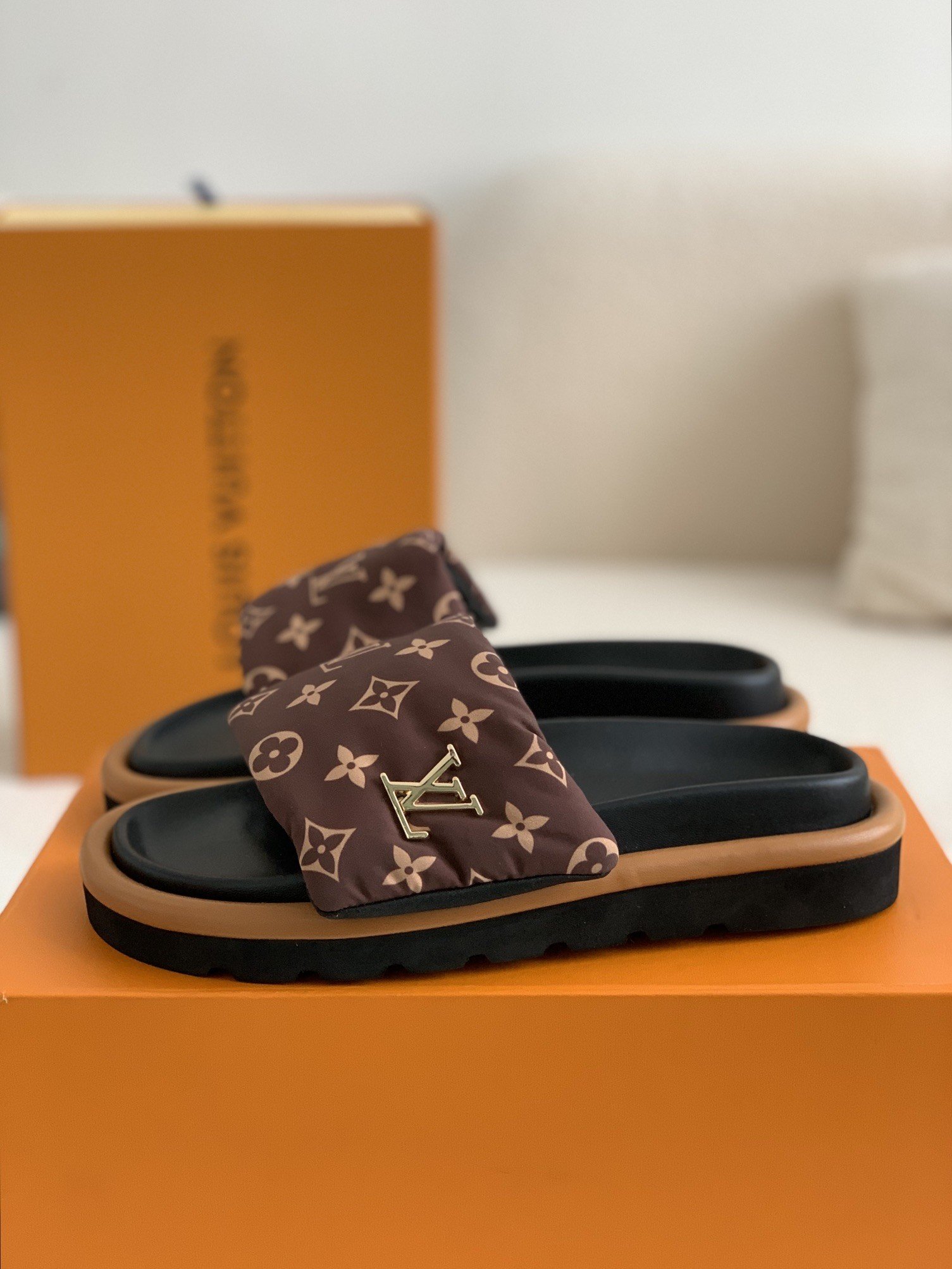 L X V WOMEN'S SLIPPERS