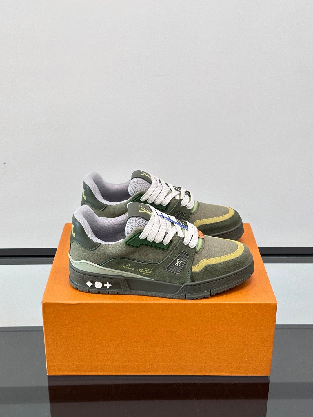 L X V TRAINER Sneakers