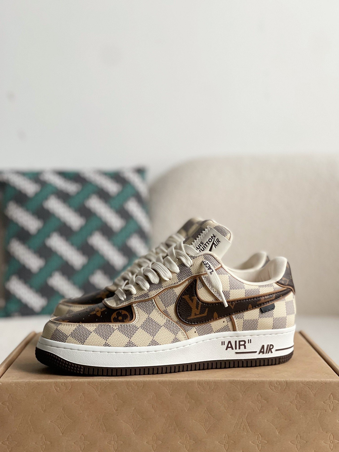 NK x L X V Trainers Sneakers