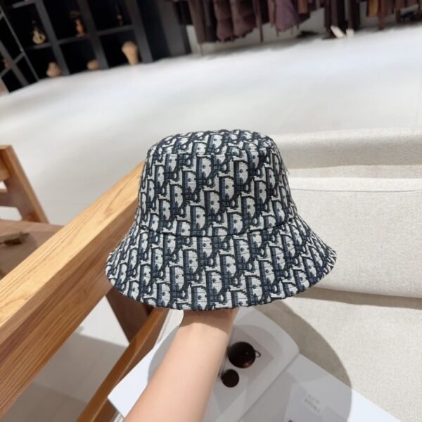 DR hat
