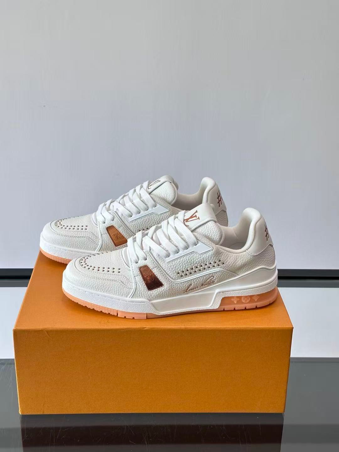 L X V TRAINER Sneakers