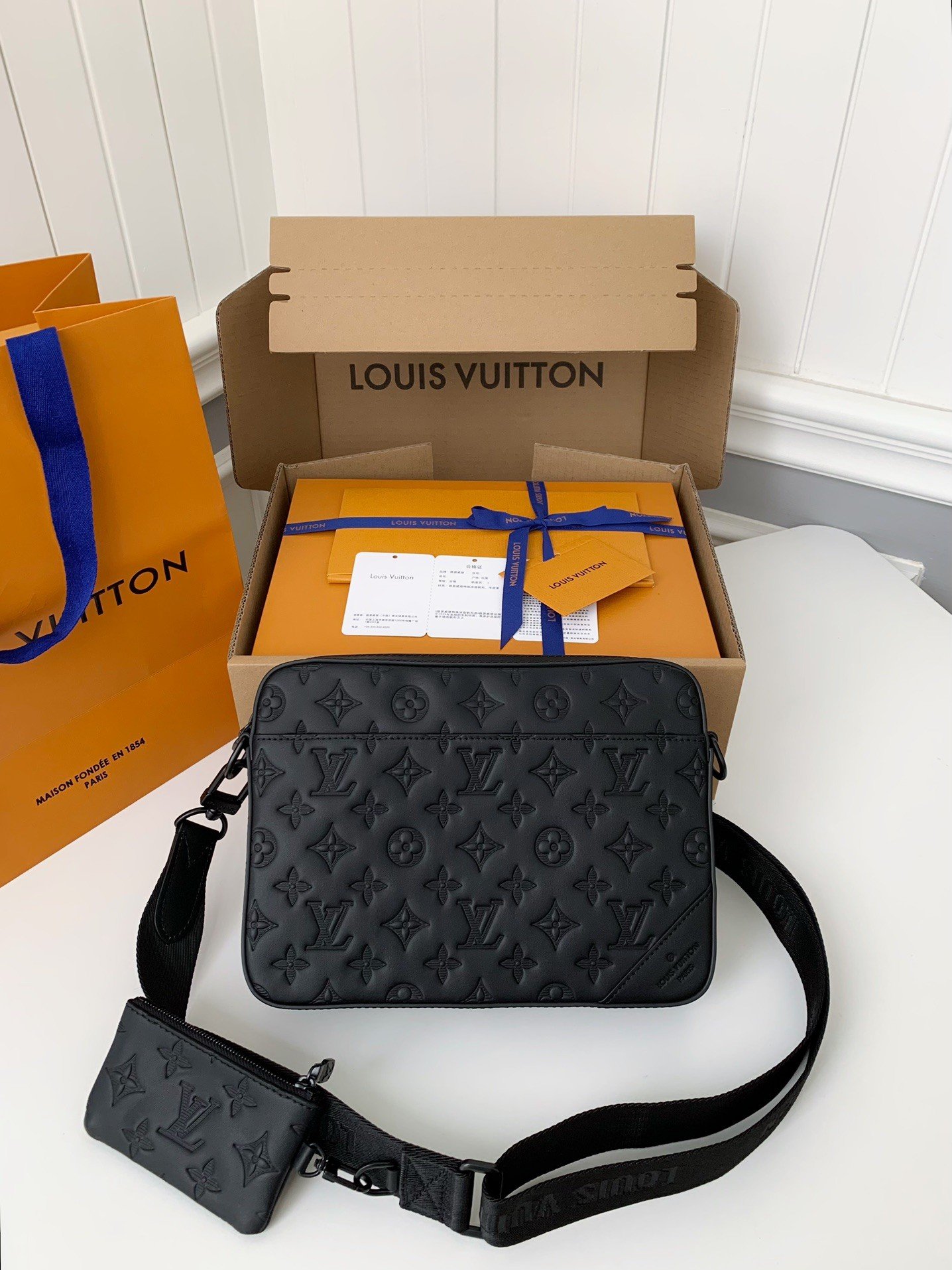L X V DUO Messenger Bags 26*18.5*5cm