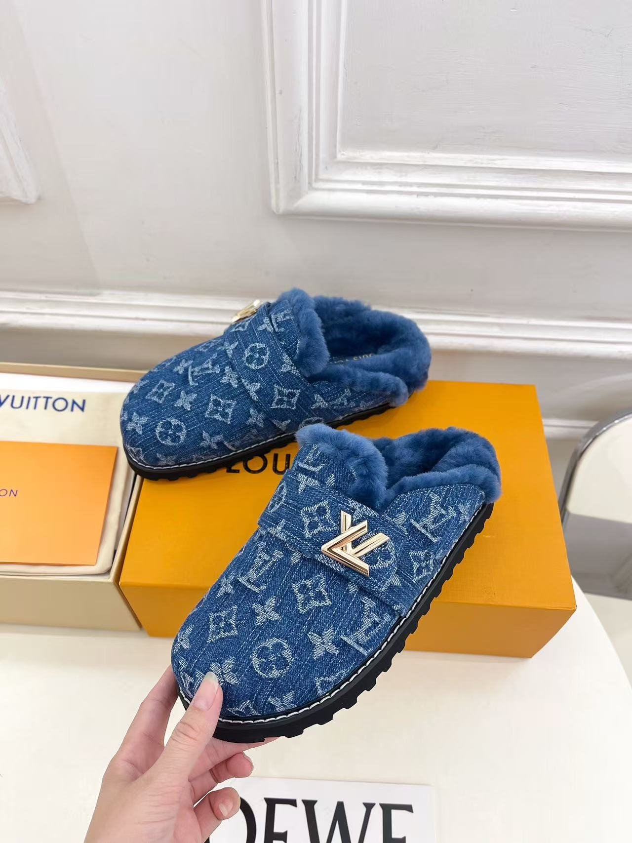 L X V Easy Sandals 2025