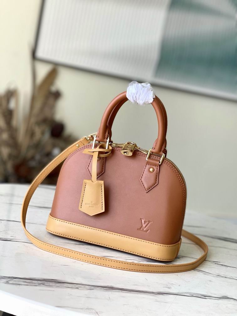 L X V Handbag 23.5x17.5x11.5cm