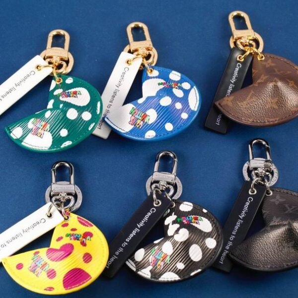 L X V Key Ring（Multiple colors）