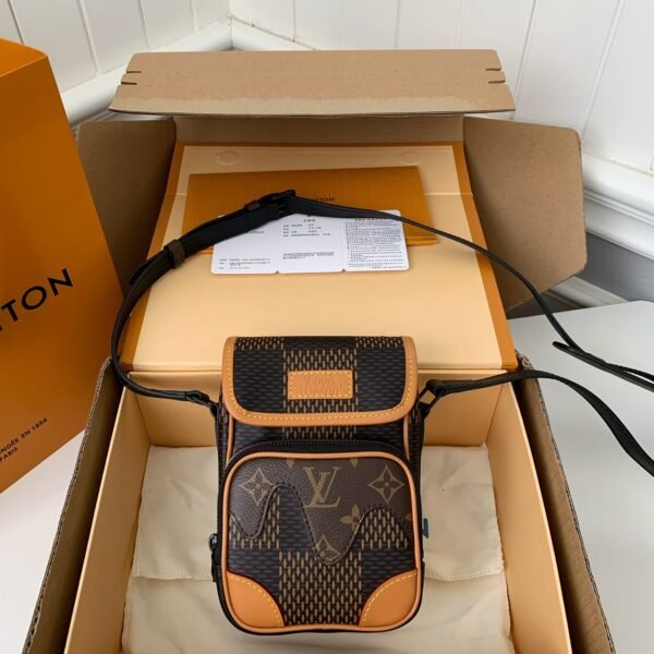 L X V × NIGO AMAZONE  13*18*8cm