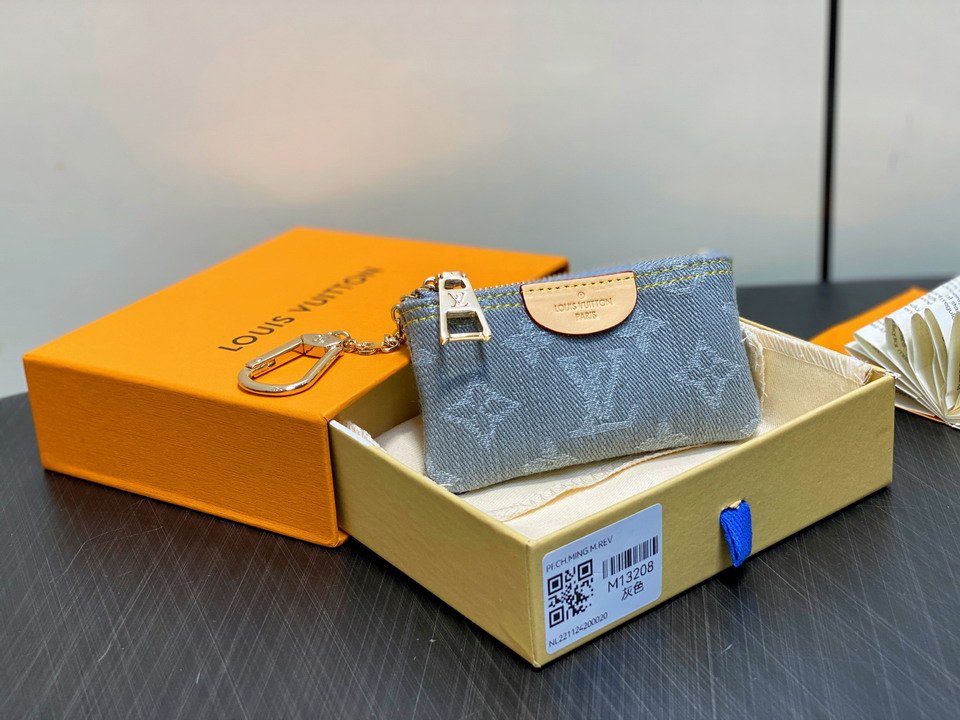 L X V CARD HOLDER