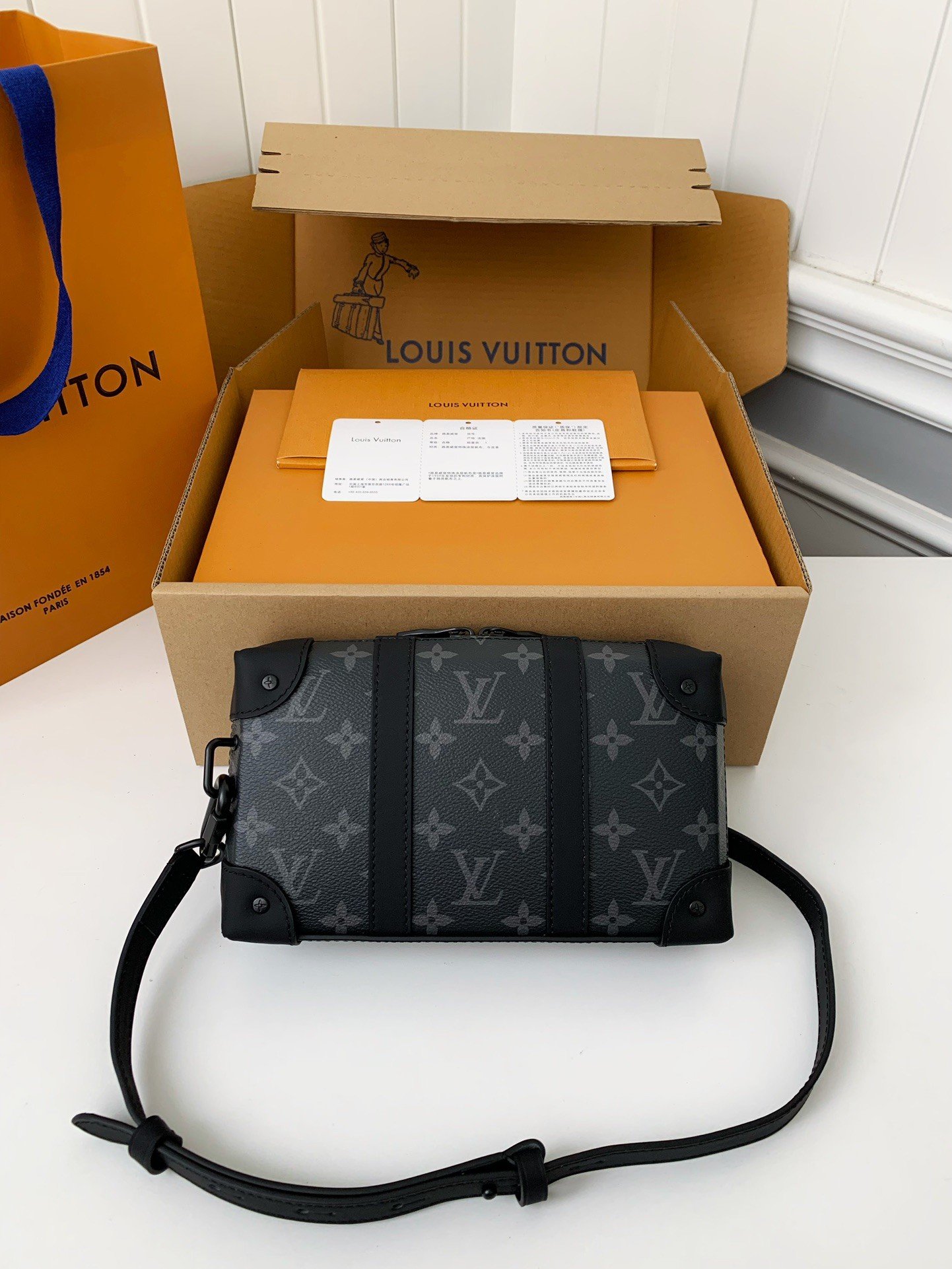 L X V's new Sac Plat Horizontal Zippé men's black flower briefcase M45165 Size:  22.5*14*5cm