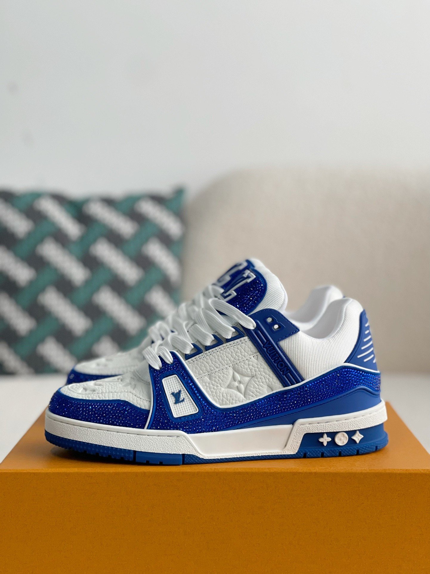 L X V Trainers Sneakers