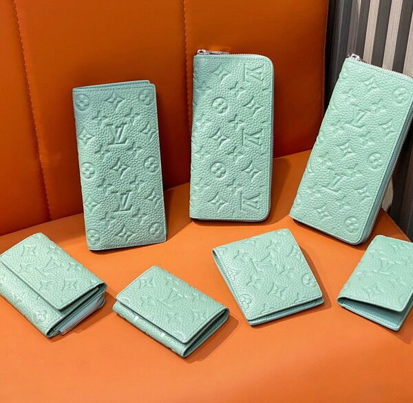 L X V Wallets（Multiple sizes）