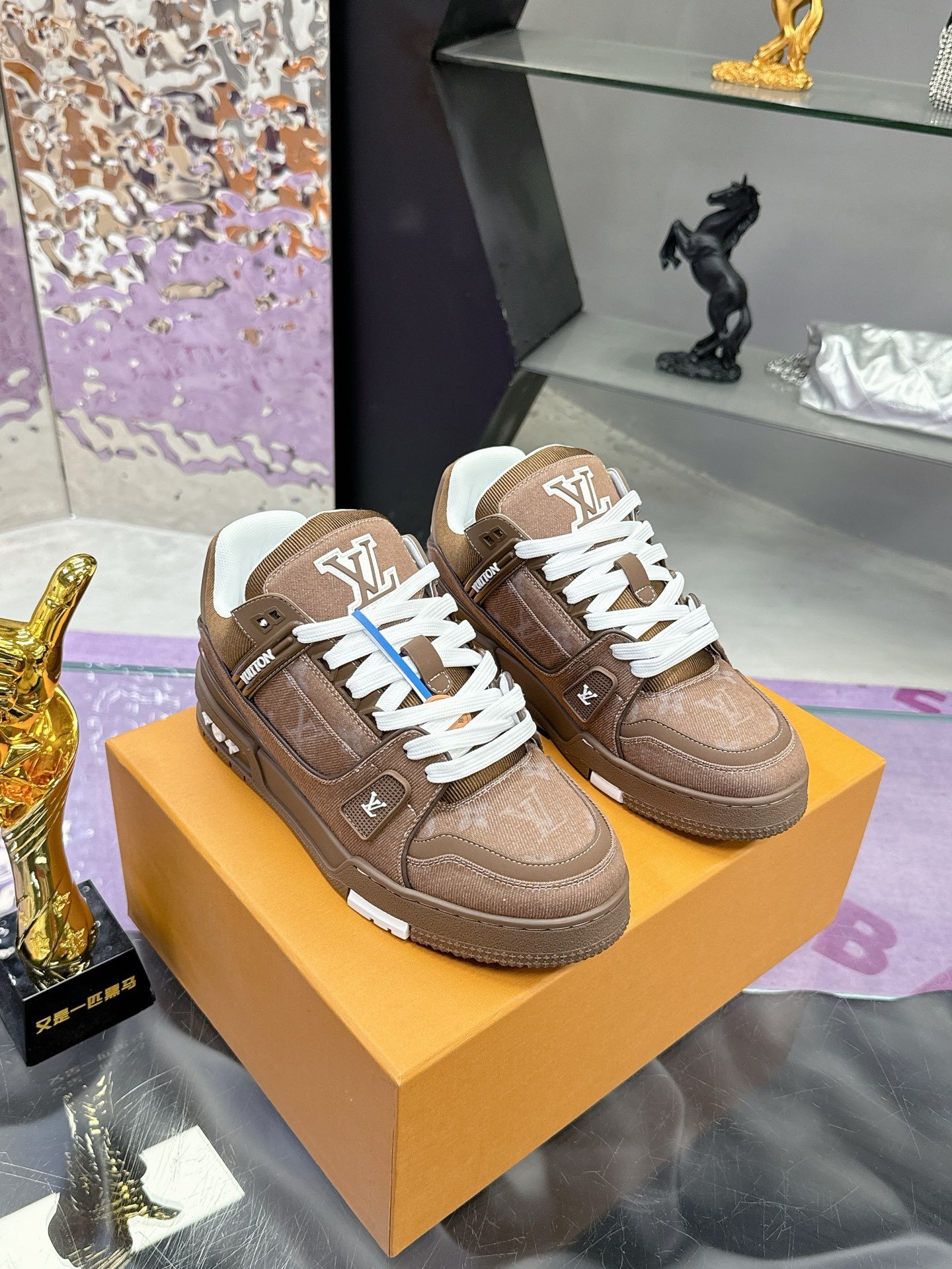 L X V TRAINER Sneakers