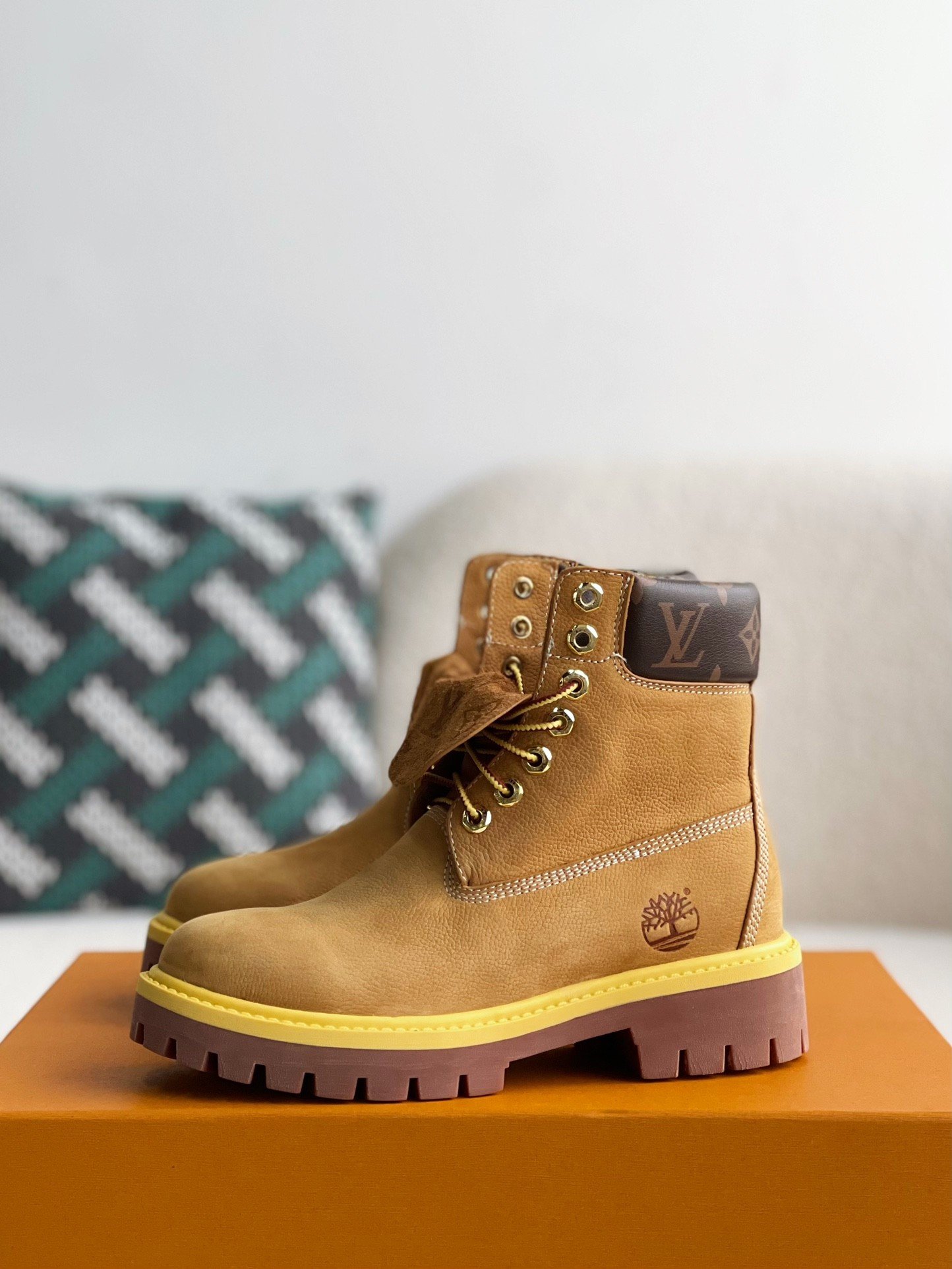 L X V & timberland Martin boots