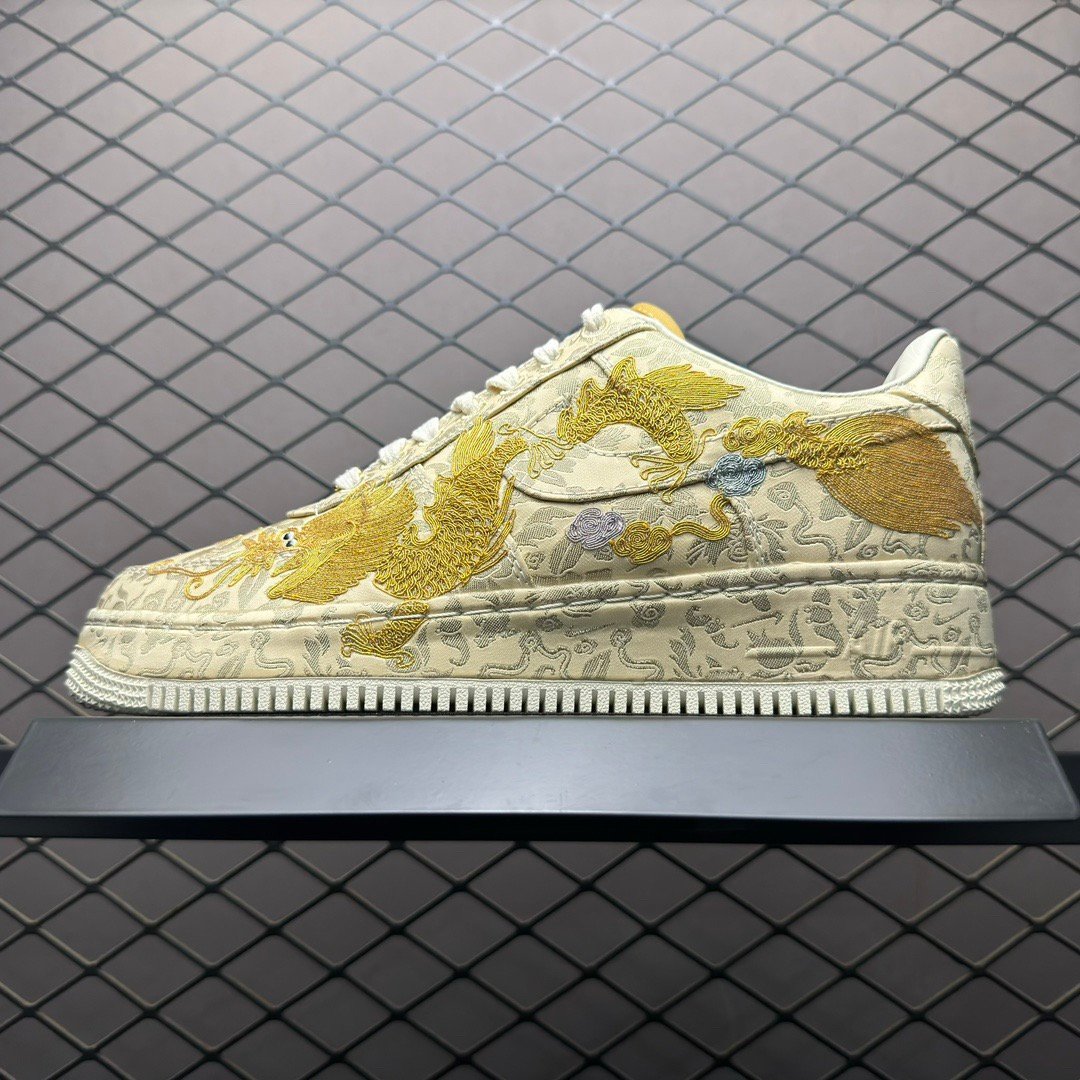 L X V X NK AIR FORCE 1 SNEAKER