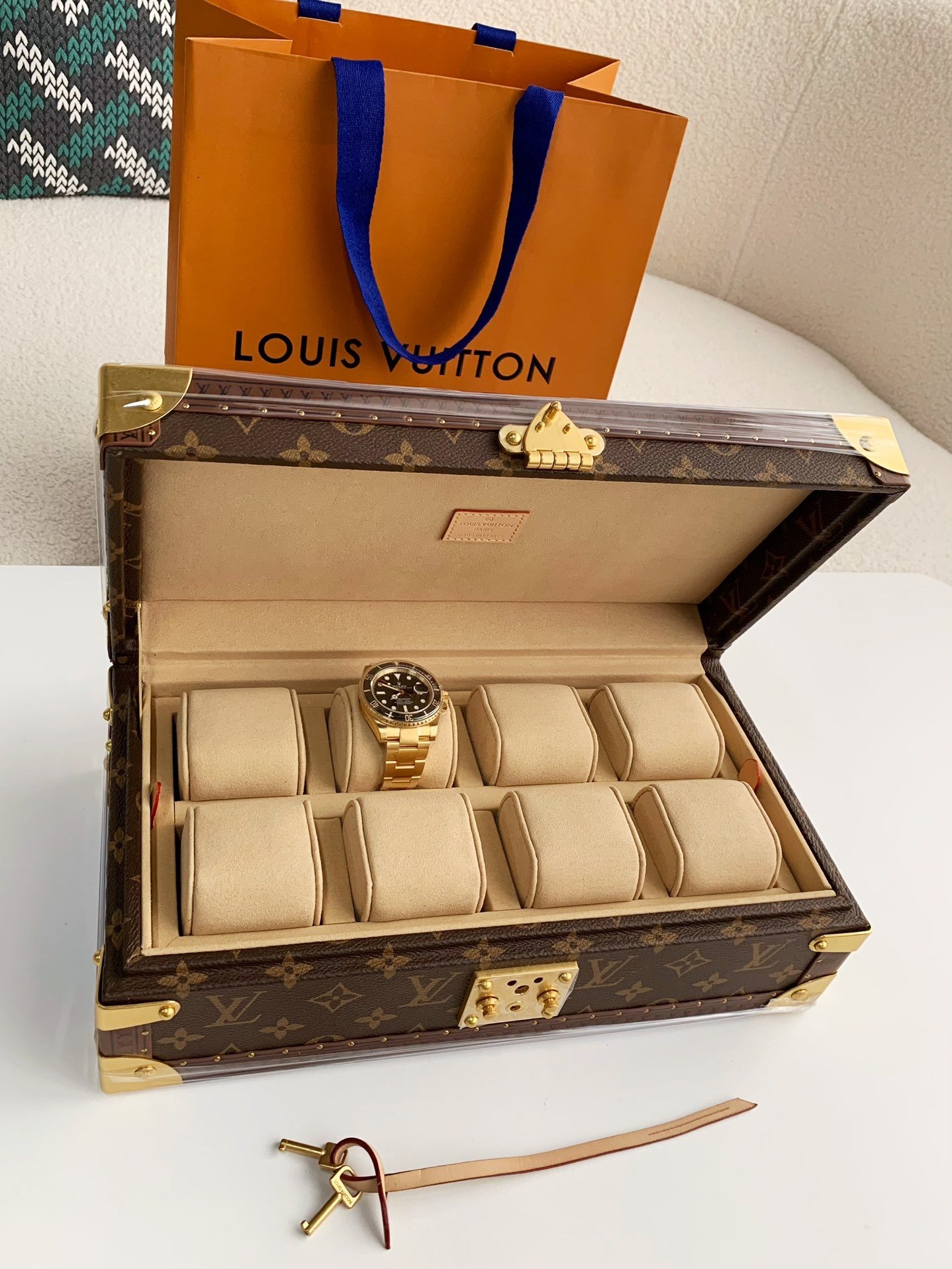 L X V Watch Storage Box Size：34*18*11cm