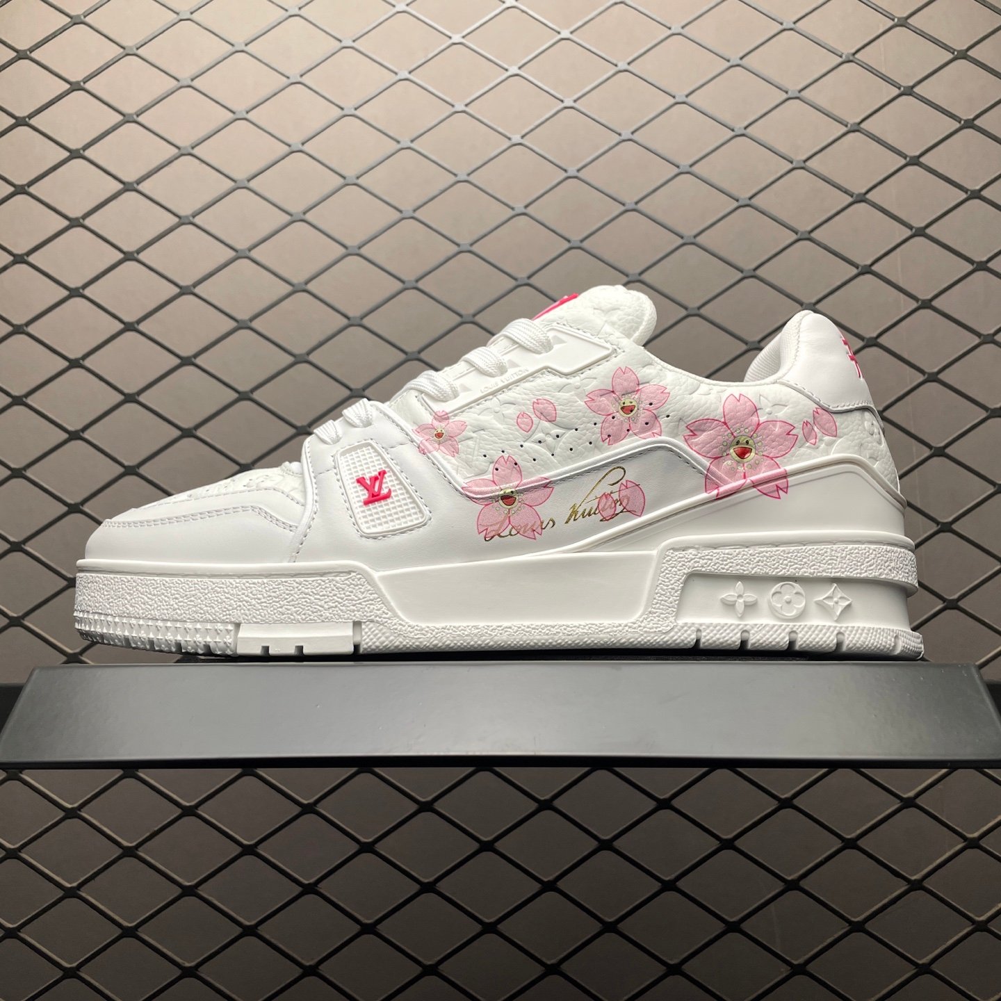 L X V TRAINER