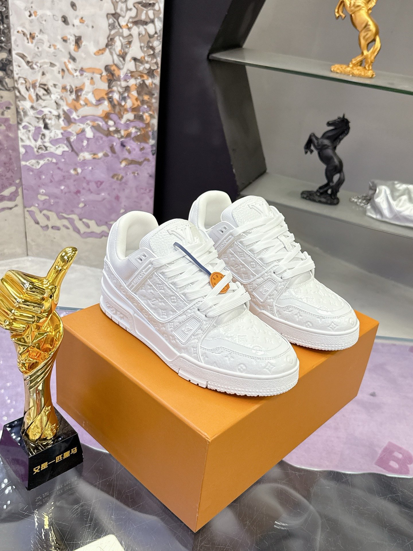 L X V TRAINER Sneakers