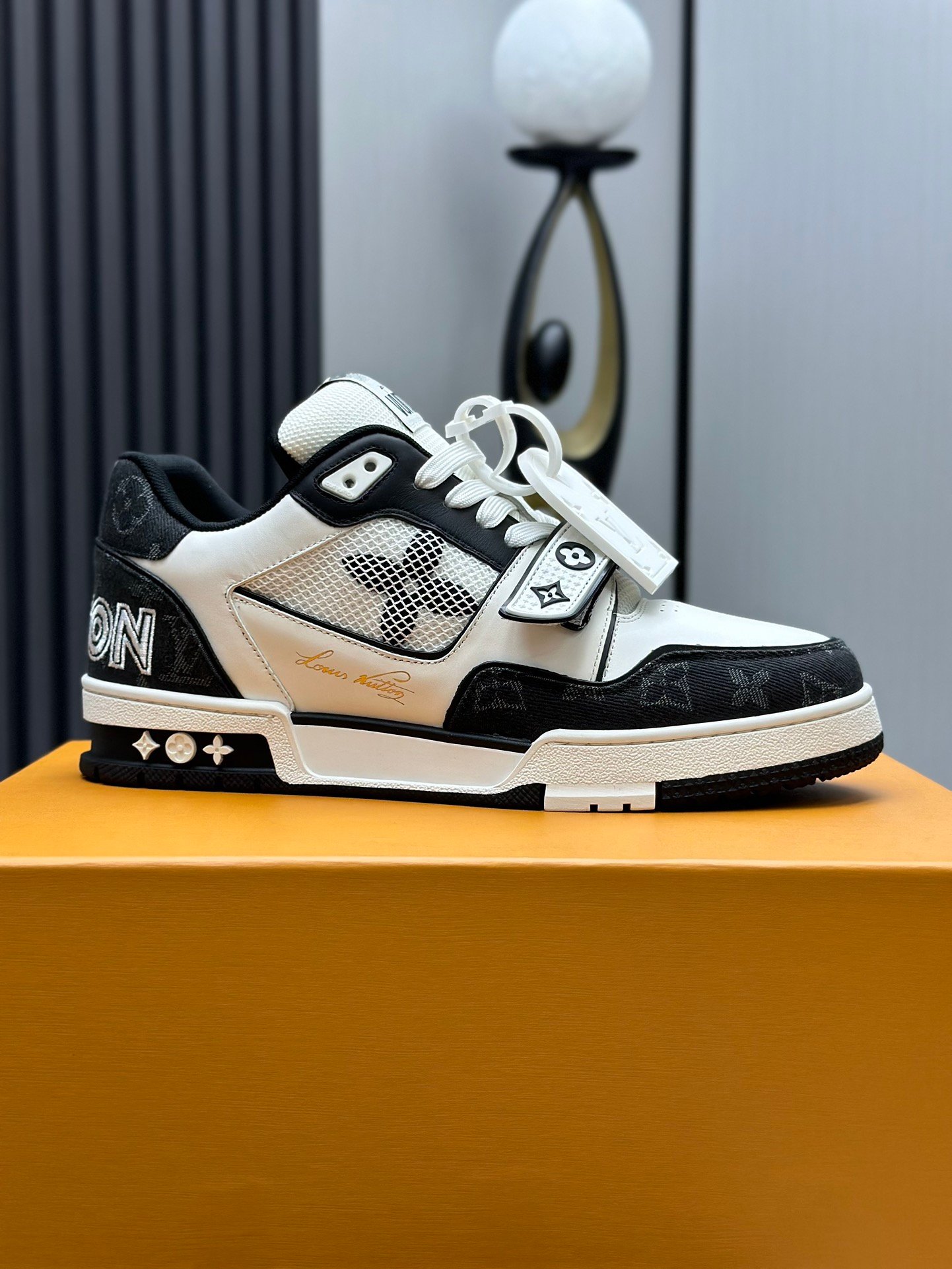 L X V TRAINER Sneakers