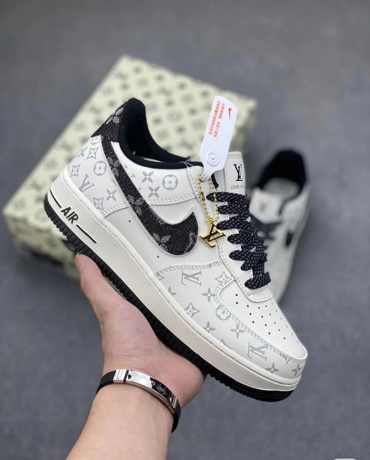 L X V X NK AIR FORCE 1 Sneaker