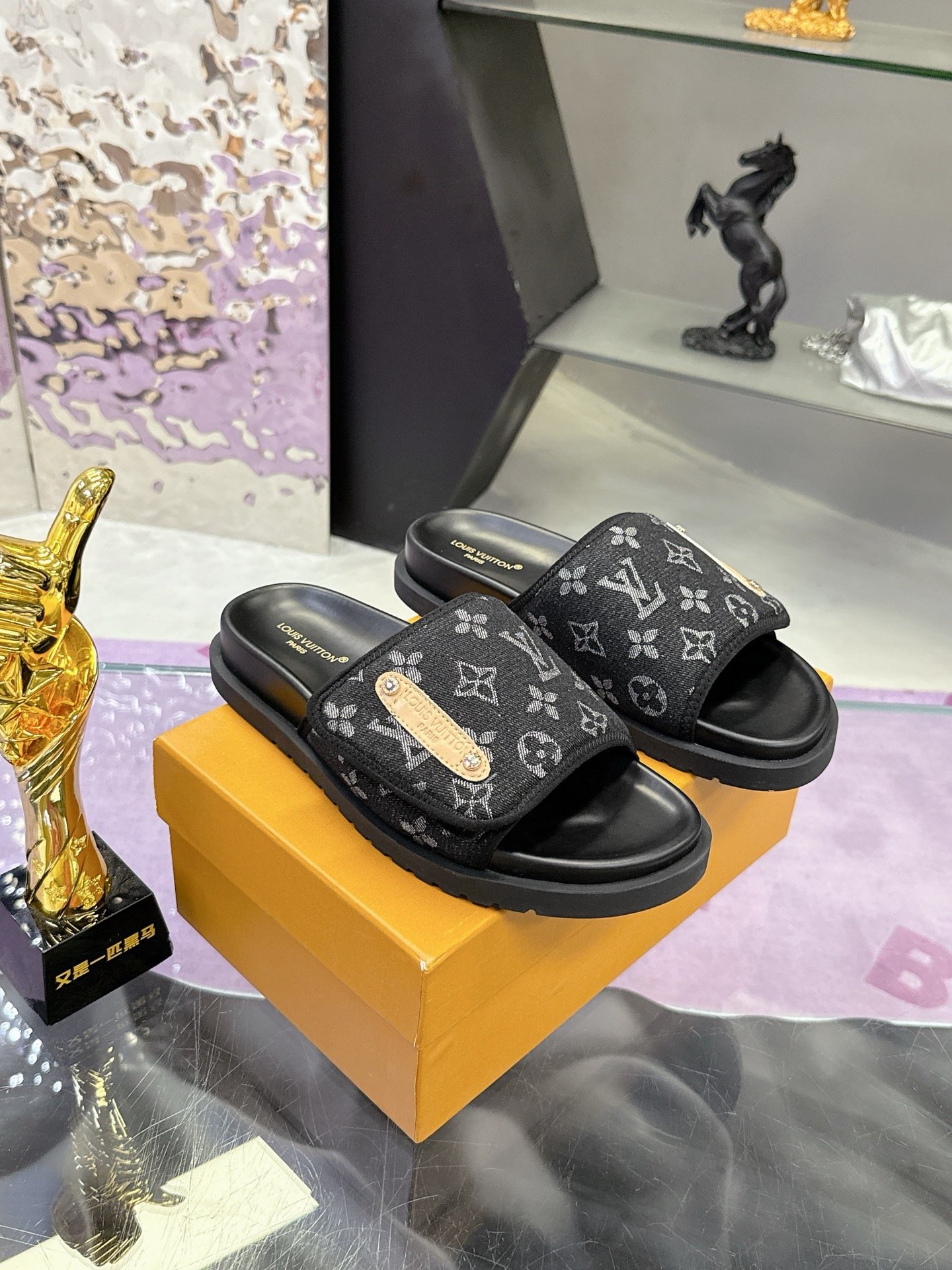 L X V SLIPPERS